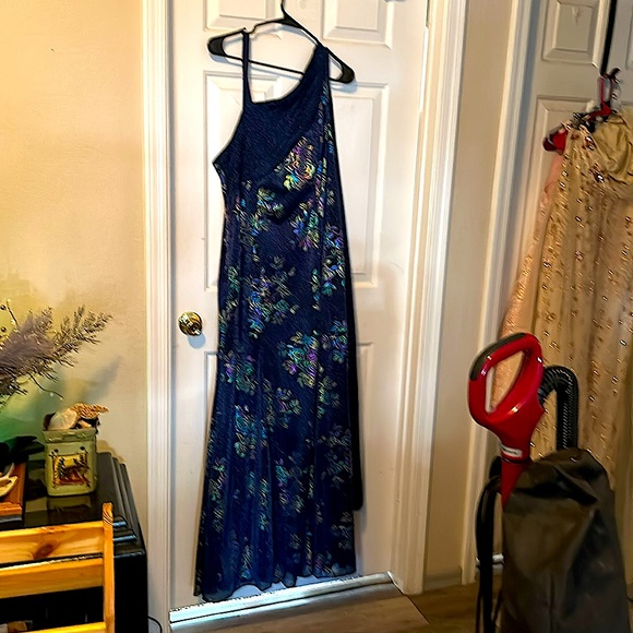 evening dress asymptomatic with beautiful Blue sash on the tank shoulder side - Picture 7 of 7